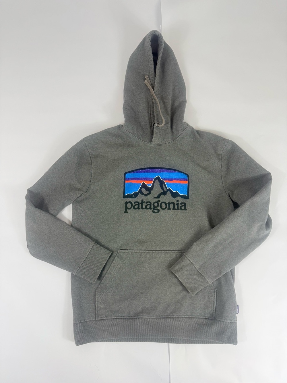 Patagonia Uprisal Hoody Gray Pullover  with Multicolor Mountain Logo